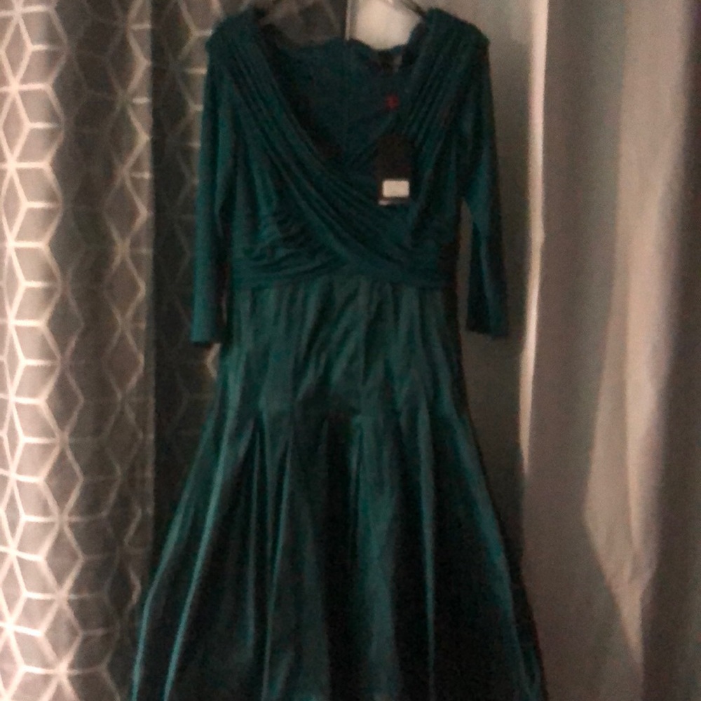 Nice good brand dress color green super cute
